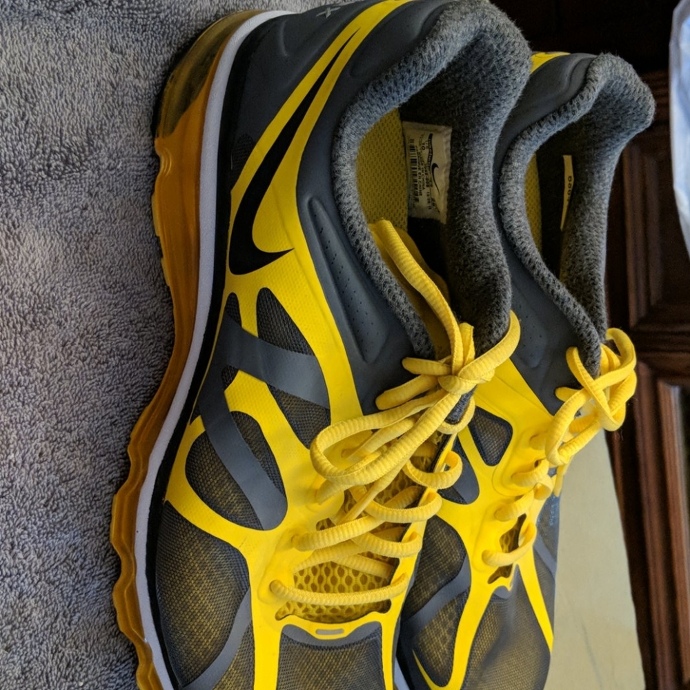 Yellow and grey men's Nike air max
